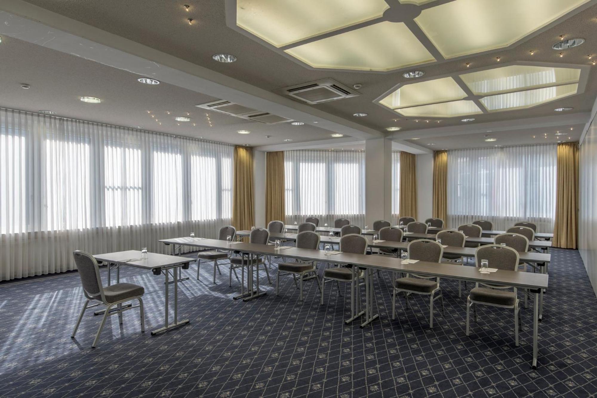 Holiday Inn Munich Unterhaching By Ihg Εξωτερικό φωτογραφία