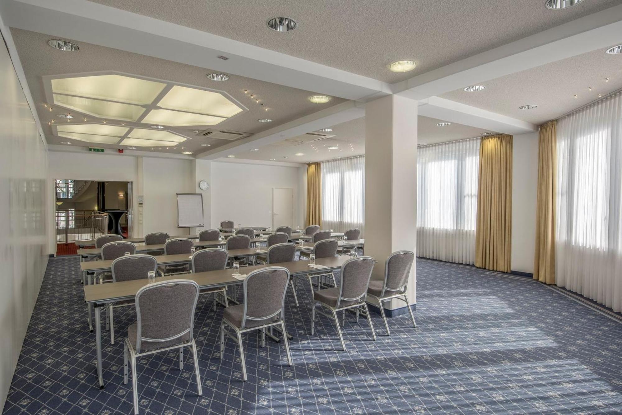 Holiday Inn Munich Unterhaching By Ihg Εξωτερικό φωτογραφία