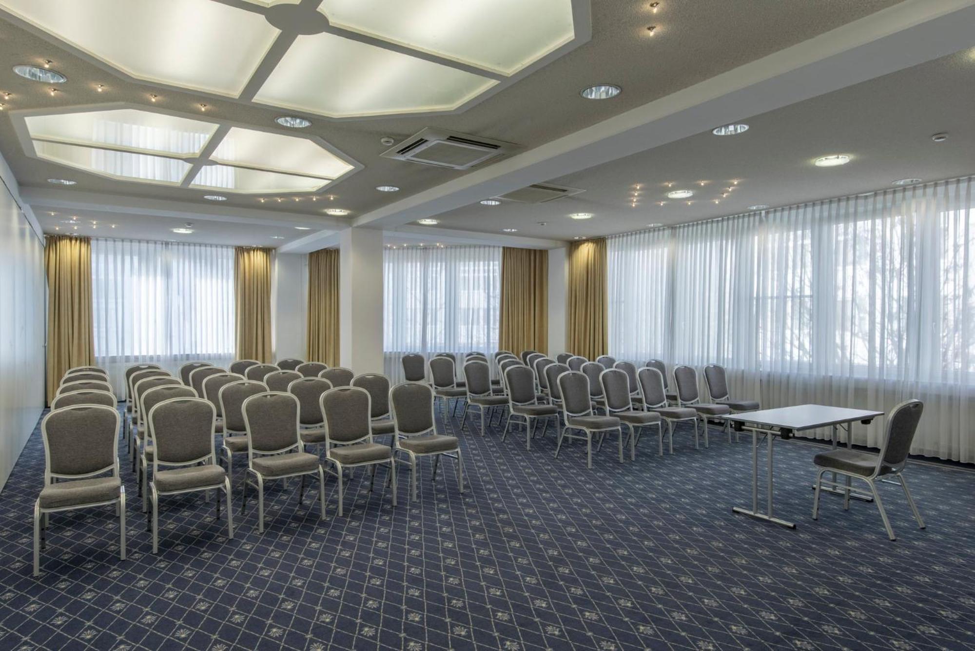 Holiday Inn Munich Unterhaching By Ihg Εξωτερικό φωτογραφία