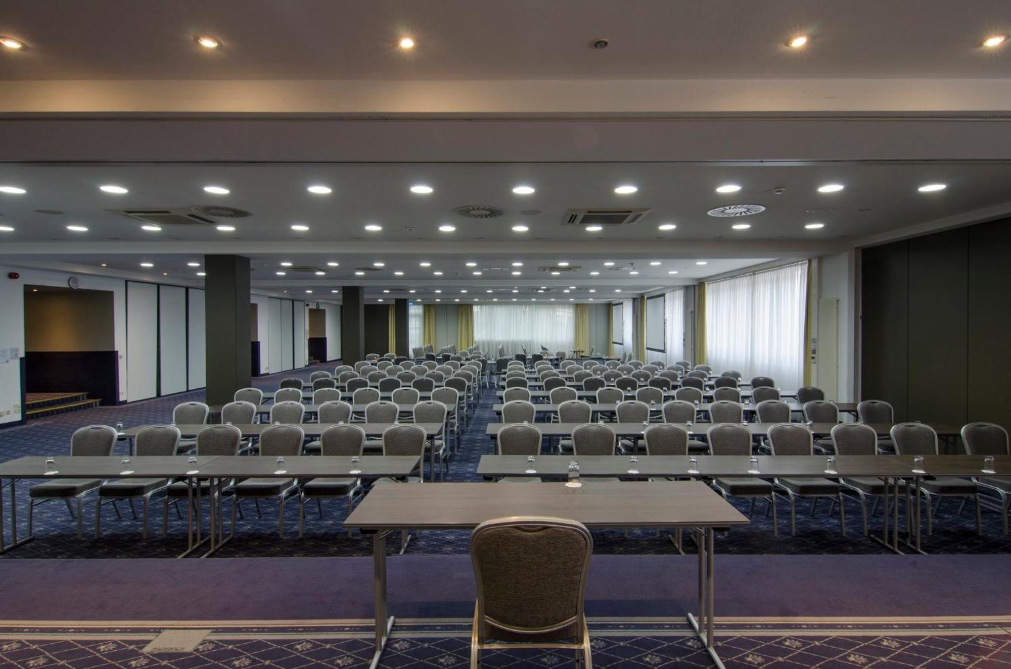 Holiday Inn Munich Unterhaching By Ihg Εξωτερικό φωτογραφία