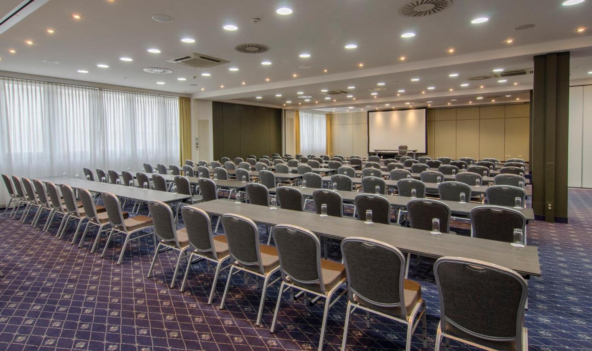 Holiday Inn Munich Unterhaching By Ihg Εξωτερικό φωτογραφία